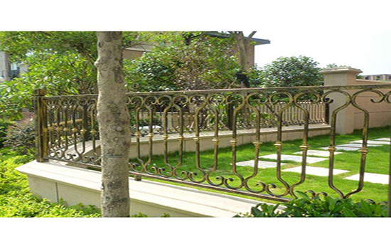 圍墻鐵<a href=http://www.zhgdq.com target=_blank class=infotextkey>護欄</a>
