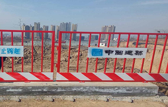 臨邊護(hù)欄